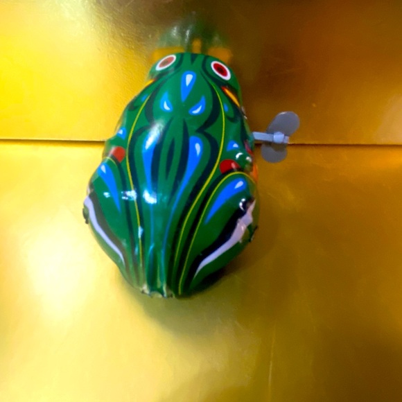 VINTAGE TIN FROG JUMPING WIND UP COLLECTIBLE TOY WORKS! 3”x2” - Picture 3 of 8
